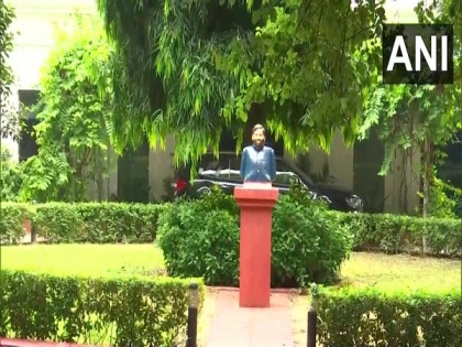 Month after eviction letter, bust of Ram Vilas Paswan installed in 12, Janpath bungalow | Month after eviction letter, bust of Ram Vilas Paswan installed in 12, Janpath bungalow