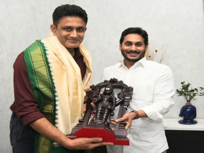 Anil Kumble meets Andhra CM, suggests setting up sports university, equipment factory | Anil Kumble meets Andhra CM, suggests setting up sports university, equipment factory