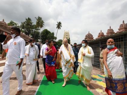 Amit Shah visits Andhra's Sri Mallikarjuna Jyotirlinga, prays for progress, prosperity of country | Amit Shah visits Andhra's Sri Mallikarjuna Jyotirlinga, prays for progress, prosperity of country Amit Shah visits Andhra's Sri Mallikarjuna Jyotirlinga, prays for progress, prosperity of country | Amit Shah visits Andhra's Sri Mallikarjuna Jyotirlinga, prays for progress, prosperity of country