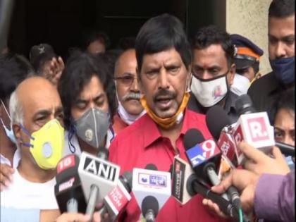 Forwarding cartoon is not wrong, Ramdas Athawale says after meeting assaulted Ex-Navy Officer | Forwarding cartoon is not wrong, Ramdas Athawale says after meeting assaulted Ex-Navy Officer