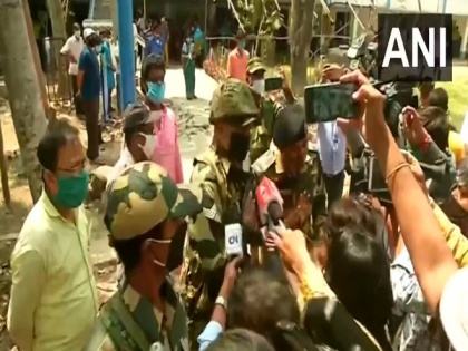 Media persons, volunteers allege security personnel refused entry at polling booth in Bengal's Hooghly | Media persons, volunteers allege security personnel refused entry at polling booth in Bengal's Hooghly