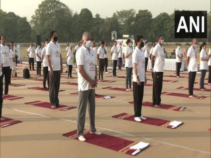 Jyotiraditya Scindia, Gen VK Singh inaugurated mega 'Yog Prabha' event at Safdarjung airport | Jyotiraditya Scindia, Gen VK Singh inaugurated mega 'Yog Prabha' event at Safdarjung airport