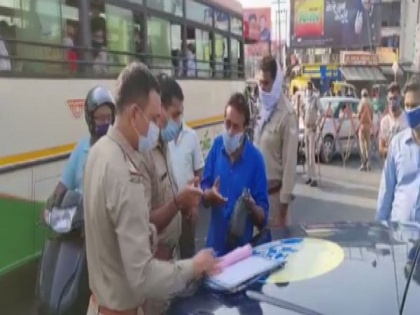 COVID-19: Meerut Police penalises commuters found not wearing masks | COVID-19: Meerut Police penalises commuters found not wearing masks