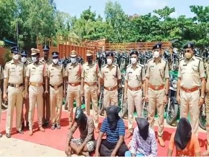 Andhra police held interstate robbery gang, seized 107 two-wheelers | Andhra police held interstate robbery gang, seized 107 two-wheelers