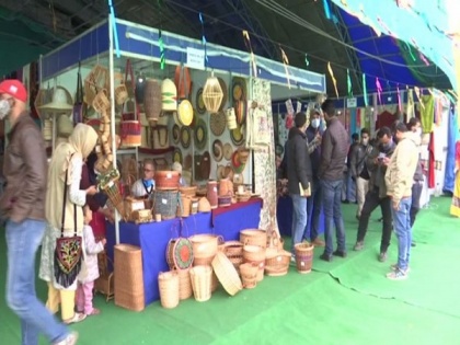 Handicraft exhibition organised during Tulip show in J-K's Srinagar to promote local artisans' products | Handicraft exhibition organised during Tulip show in J-K's Srinagar to promote local artisans' products