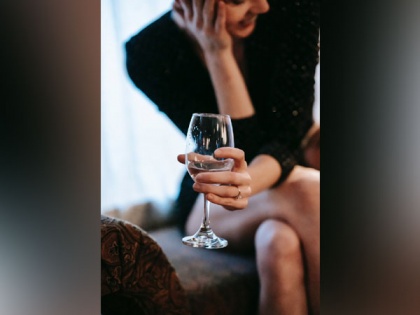 Study finds intoxication brings strangers physically closer | Study finds intoxication brings strangers physically closer