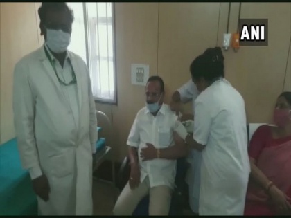 Sadananda Gowda receives first dose of COVID-19 vaccine in Bengaluru | Sadananda Gowda receives first dose of COVID-19 vaccine in Bengaluru
