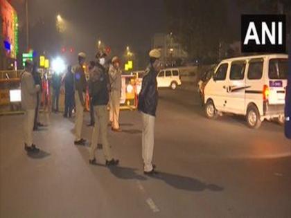 Security tightened at Delhi's Connaught Place to ensure compliance with night curfew | Security tightened at Delhi's Connaught Place to ensure compliance with night curfew