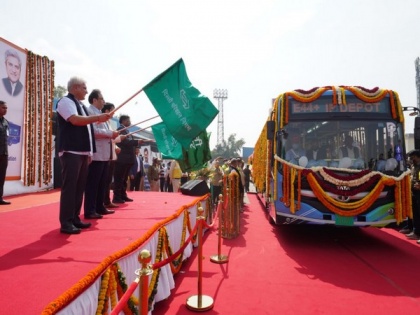 Delhi transport Minister flags off 100 CNG buses, 1 electric bus | Delhi transport Minister flags off 100 CNG buses, 1 electric bus