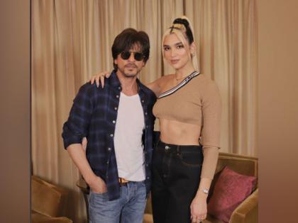 This picture of Shah Rukh Khan and Dua Lipa is unmissable! | This picture of Shah Rukh Khan and Dua Lipa is unmissable!