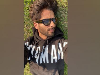 Shahid Kapoor treats fans to stunning sun kissed pictures in latest Instagram post | Shahid Kapoor treats fans to stunning sun kissed pictures in latest Instagram post