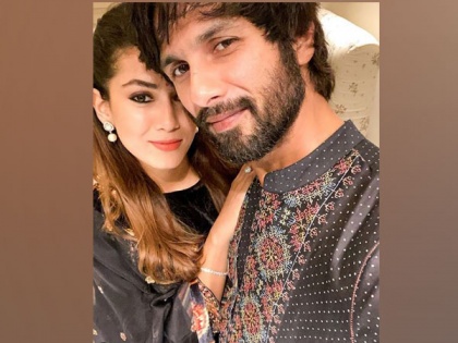 Shahid Kapoor, wife Mira twin in black as they pose for Diwali selfie | Shahid Kapoor, wife Mira twin in black as they pose for Diwali selfie