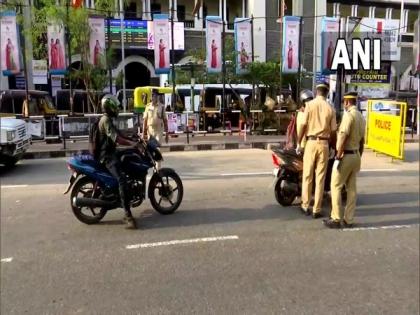 COVID-19: Police patrolling underway in Kerala's capital in view of 'Sunday curfew' | COVID-19: Police patrolling underway in Kerala's capital in view of 'Sunday curfew'
