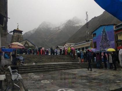 Uttarakhand: Kedarnath Dham witnesses snowfall | Uttarakhand: Kedarnath Dham witnesses snowfall