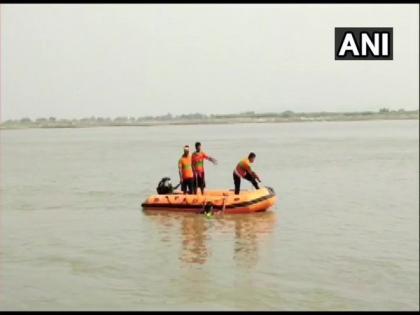 10 missing after boat capsizes in Ghaghara river near UP's Lakhimpur Kheri | 10 missing after boat capsizes in Ghaghara river near UP's Lakhimpur Kheri