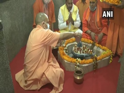 Mahashivratri: Adityanath offers prayers at Bharohia Shiv temple in Gorakhpur | Mahashivratri: Adityanath offers prayers at Bharohia Shiv temple in Gorakhpur
