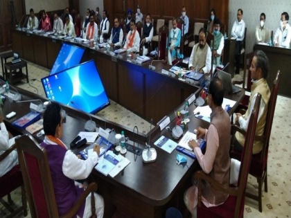 Shivraj Singh Chouhan holds first cabinet meeting after induction of new ministers | Shivraj Singh Chouhan holds first cabinet meeting after induction of new ministers