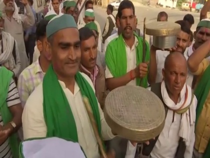 Farmers protesting at Ghazipur border celebrate Holi | Farmers protesting at Ghazipur border celebrate Holi