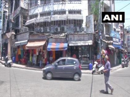 Lockdown 4.0: Shops reopen in Jammu, customers seen practicing social distancing | Lockdown 4.0: Shops reopen in Jammu, customers seen practicing social distancing