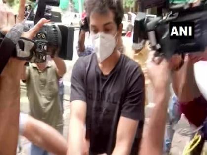 Sushant Singh Rajput case: ED questions Rhea Chakraborty's brother for around 18 hours | Sushant Singh Rajput case: ED questions Rhea Chakraborty's brother for around 18 hours Sushant Singh Rajput case: ED questions Rhea Chakraborty's brother for around 18 hours | Sushant Singh Rajput case: ED questions Rhea Chakraborty's brother for around 18 hours