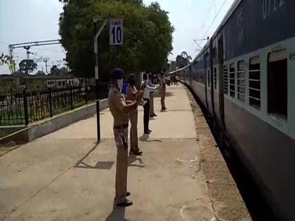 Second Shramik Special train departs from K'taka's Chikkabanavara to Danapur in Bihar with 1200 passengers | Second Shramik Special train departs from K'taka's Chikkabanavara to Danapur in Bihar with 1200 passengers