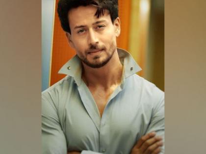 Tiger Shroff starts dubbing for 'Heropanti 2' | Tiger Shroff starts dubbing for 'Heropanti 2'