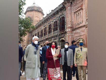 J-K LG visits Mubarak Mandi complex, inspects ongoing restoration and renovation works | J-K LG visits Mubarak Mandi complex, inspects ongoing restoration and renovation works