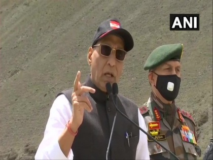 Rajnath Singh extends his wishes on Dussehra, to interact with soldiers at Nathula area of Sikkim | Rajnath Singh extends his wishes on Dussehra, to interact with soldiers at Nathula area of Sikkim