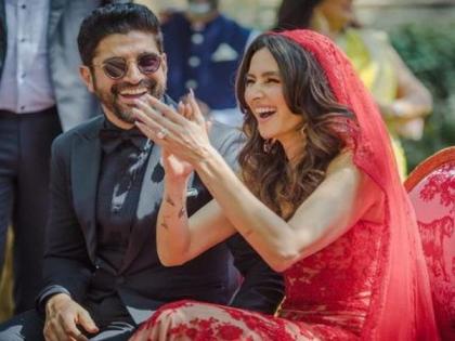 Farhan Akhtar shares joyous wedding picture with Shibani Dandekar | Farhan Akhtar shares joyous wedding picture with Shibani Dandekar