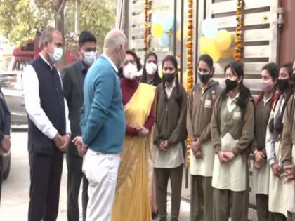 Delhi: Sisodia interacts with students as schools reopen for classes 9 to 12 | Delhi: Sisodia interacts with students as schools reopen for classes 9 to 12