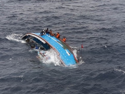 Indian Coast Guard coordinates rescue operation of 6 Sri Lankan fishermen | Indian Coast Guard coordinates rescue operation of 6 Sri Lankan fishermen