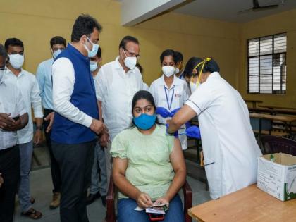 Sadananda Gowda launches free vaccination drive for students in Malleshwaram | Sadananda Gowda launches free vaccination drive for students in Malleshwaram