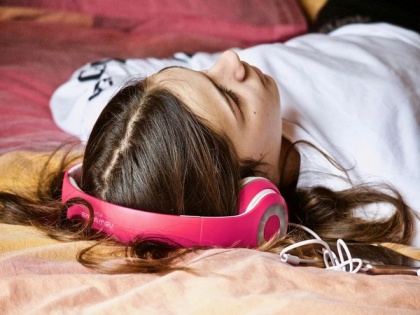Study suggests music listening near bedtime can be disruptive to sleep | Study suggests music listening near bedtime can be disruptive to sleep