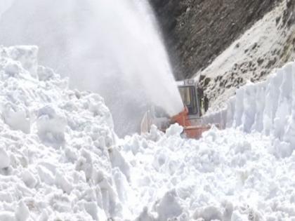 J-K: Snow clearing operation starts in full swing on Mughal Road | J-K: Snow clearing operation starts in full swing on Mughal Road