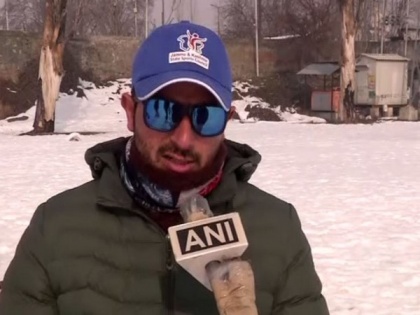 First-ever snowshoe run organised in Srinagar to boost winter sports | First-ever snowshoe run organised in Srinagar to boost winter sports