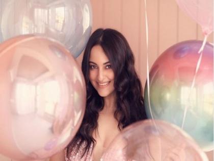Sonakshi Sinha moves on to 2021 with open heart | Sonakshi Sinha moves on to 2021 with open heart Sonakshi Sinha moves on to 2021 with open heart | Sonakshi Sinha moves on to 2021 with open heart