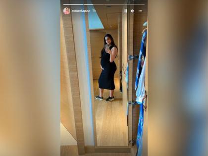 Sonam Kapoor flaunts her baby bump on social media | Sonam Kapoor flaunts her baby bump on social media