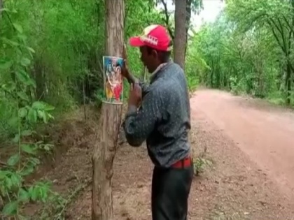 Chhattisgarh: Activist pastes photos of Gods on trees to save them from being felled | Chhattisgarh: Activist pastes photos of Gods on trees to save them from being felled