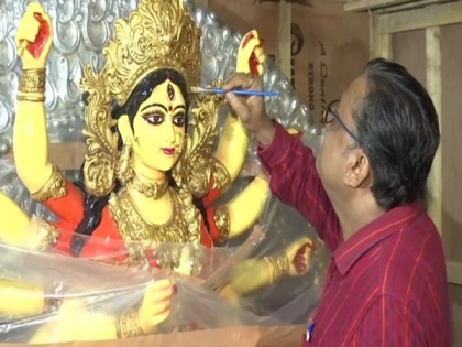 Kolkata's idol maker becomes first to send fiberglass Durga idol overseas amid COVID-19 outbreak | Kolkata's idol maker becomes first to send fiberglass Durga idol overseas amid COVID-19 outbreak