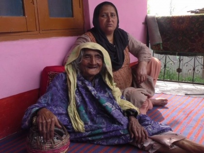 124-yr-old woman from J-K's Baramulla receives first dose of COVID-19 vaccine | 124-yr-old woman from J-K's Baramulla receives first dose of COVID-19 vaccine