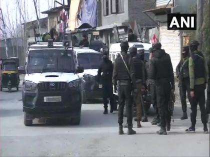 Policeman, civilian injured as terrorists open fire in Srinagar | Policeman, civilian injured as terrorists open fire in Srinagar Policeman, civilian injured as terrorists open fire in Srinagar | Policeman, civilian injured as terrorists open fire in Srinagar