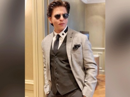 Shah Rukh Khan goes sassy with his replies, makes #AskSRK top-trending on Twitter | Shah Rukh Khan goes sassy with his replies, makes #AskSRK top-trending on Twitter