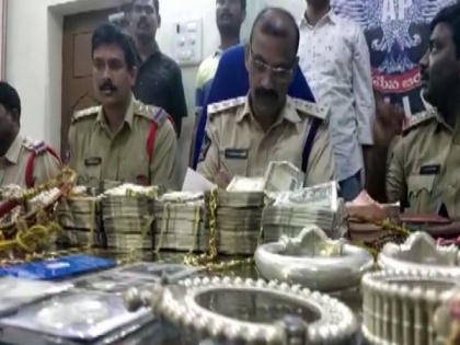 2 held in Andhra's Krishna for robbing house in Telangana | 2 held in Andhra's Krishna for robbing house in Telangana
