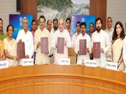 Hindi should be accepted as an alternative to English and not to local languages: Amit Shah | Hindi should be accepted as an alternative to English and not to local languages: Amit Shah