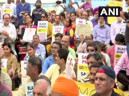 PMC Bank scam: Account holders stage protest in Mumbai | PMC Bank scam: Account holders stage protest in Mumbai