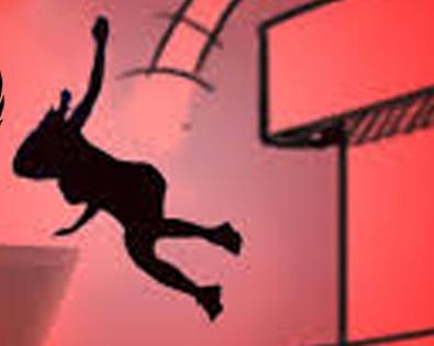 Woman dies after falling from flyover in Hyderabad | Woman dies after falling from flyover in Hyderabad Woman dies after falling from flyover in Hyderabad | Woman dies after falling from flyover in Hyderabad