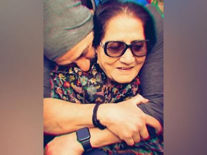 Sunny Deol posts love, admiration for his mom on International Women's Day | Sunny Deol posts love, admiration for his mom on International Women's Day
