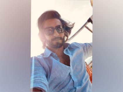 Ranveer Singh gives glimpse of his sunny sailing session | Ranveer Singh gives glimpse of his sunny sailing session