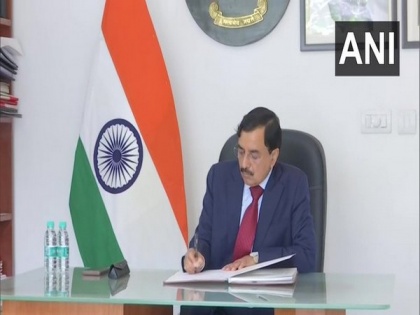 Sushil Chandra takes charge as 24th Chief Election Commissioner | Sushil Chandra takes charge as 24th Chief Election Commissioner