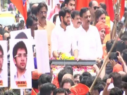 Mumbai: Hordes of supporters join Aaditya Thackeray on his way to filing nomination | Mumbai: Hordes of supporters join Aaditya Thackeray on his way to filing nomination
